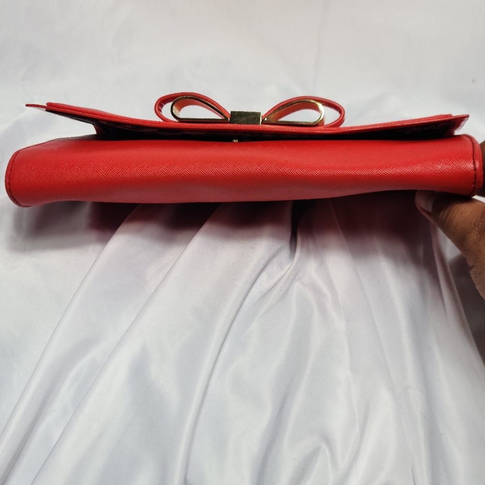 Red Bow-Accent Wristlet Clutch - Picture 6 of 12